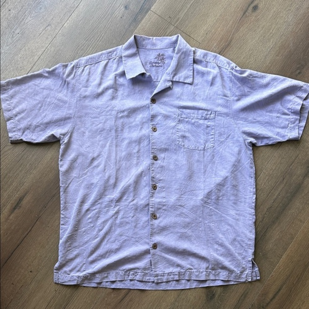 Tommy Bahama 100 percent silk Lavender Short-Sleeve Button-Down Shirt !! Large